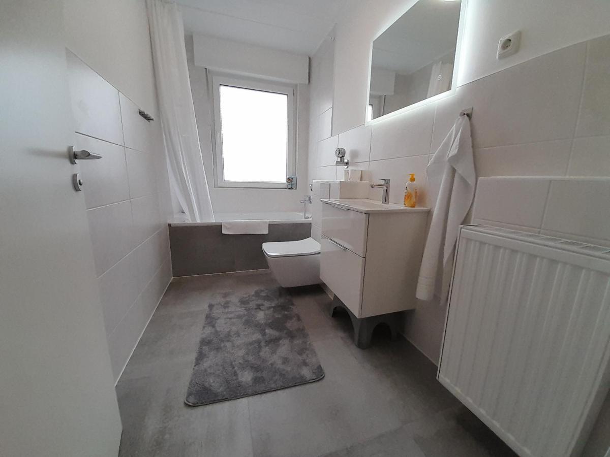 4-Zimmer-Ferienwohnung, Modern, Kueche, Wlan, Netflix คาสทร็อป เราเซล ภายนอก รูปภาพ